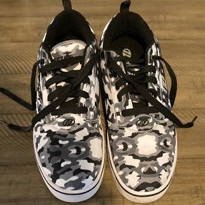 Mens Heelys Sneakers/rollers.
